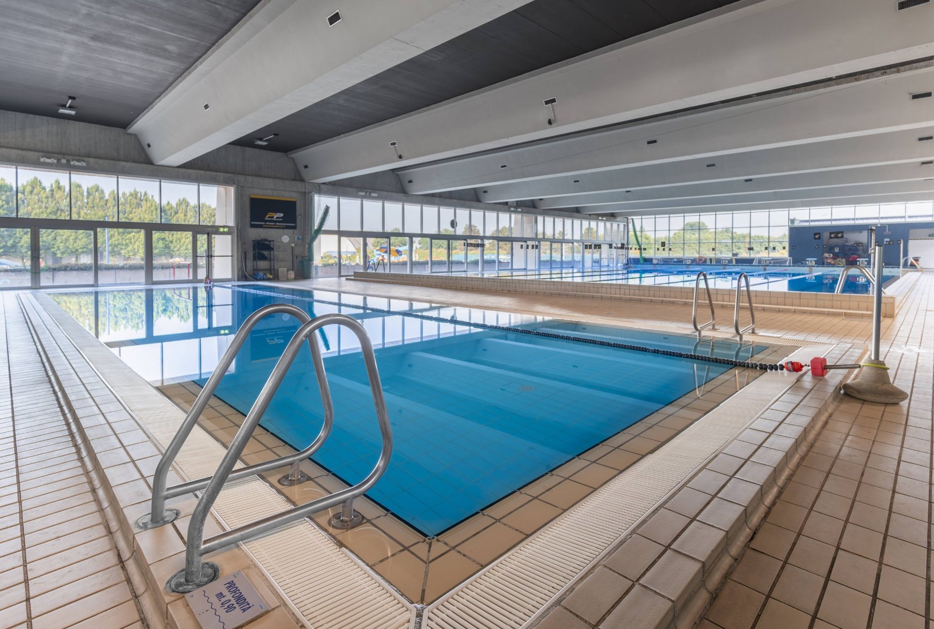 crema_3_piscina_cubierta